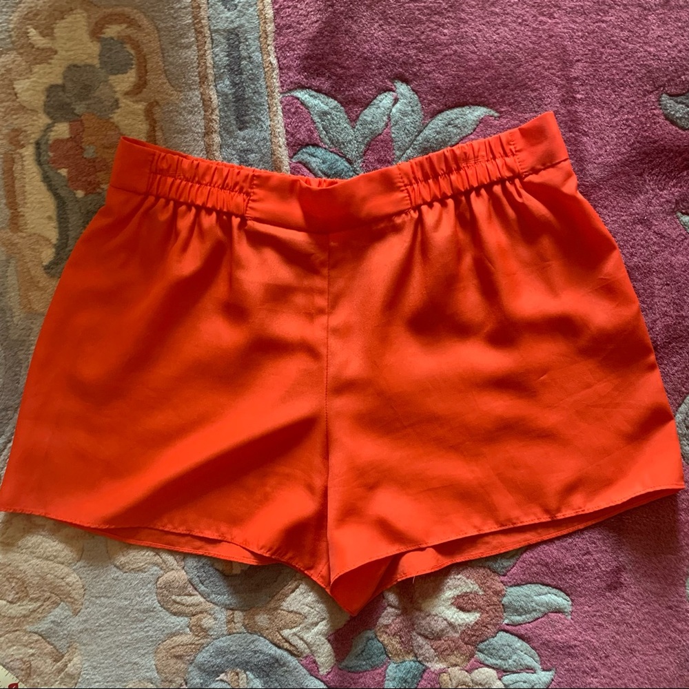 BARNEYS NEW YORK elastic shorts